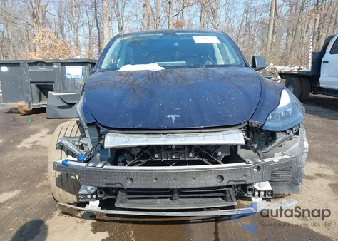 2024 Tesla Model Y Long Range Dual Motor All-Wheel Drive z USA, uszkodzony, nr VIN 7SAYGDEE9RA244223